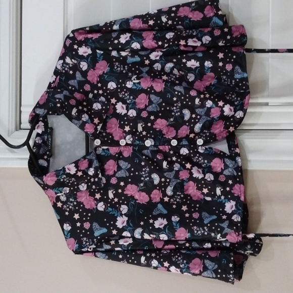 Button Down Crop Top - Picture 2 of 5